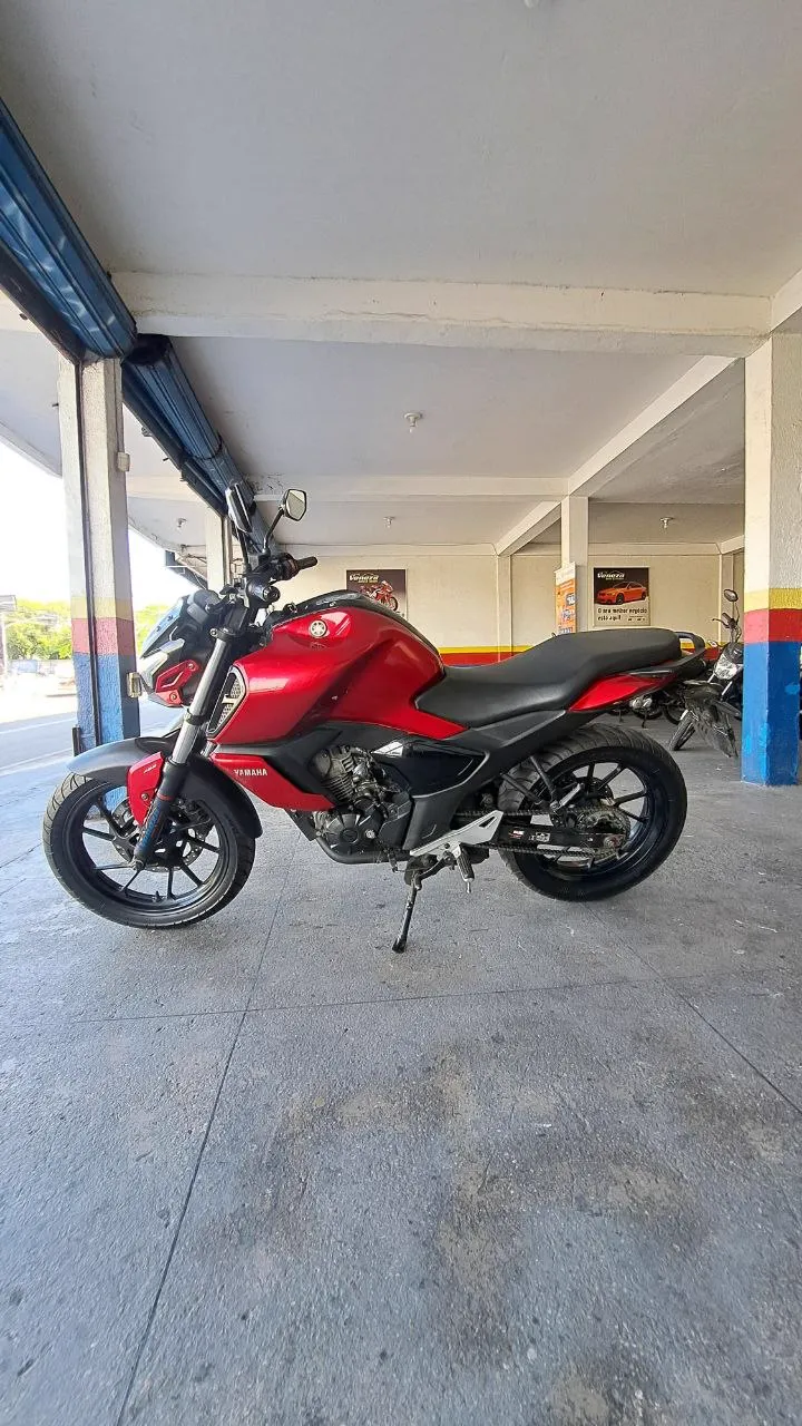 YAMAHA FZ 15 FAZER ABS LATERAL ESQUERDA